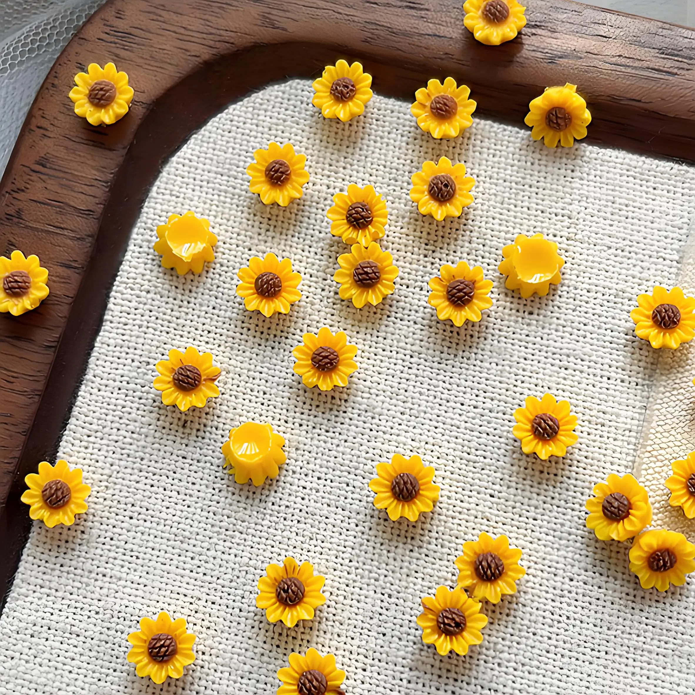

100PCS 6MM 3D Acrylic Sunflower Nail Art Flower Charms Accessories Resin Parts For Manicure Nails Decoration Supplies Material