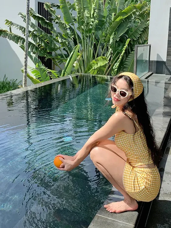 2025 New Yellow Bikini Women's Conservative Separation Grid Patterned Skirt Style High-End Feeling Four-Piece Set Swimsuit - Image 3