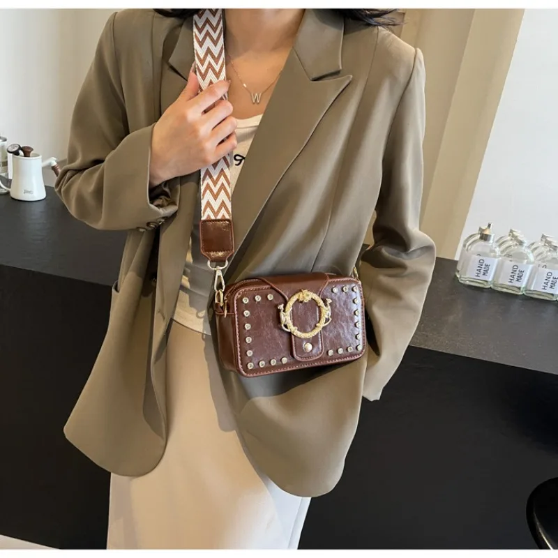 Super Fire Small Bag Women's Autumn and Winter 2024 New Retro Versatile Shoulder Underarm Bag Women's Crossbody Small Square Bag