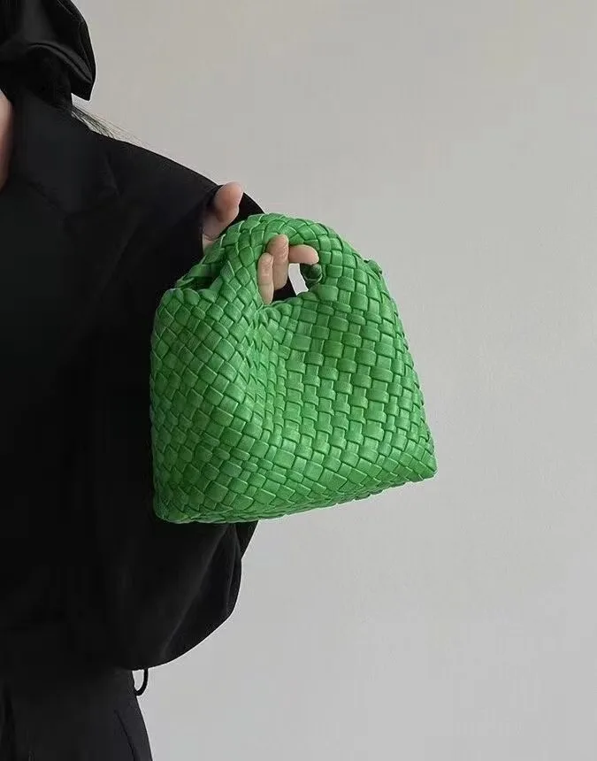 Clutch Abendtasche Damen Bucket Woven Tote Bag PU Luxus 2025 Damenhandtasche im Angebot Mittelgroße Handgestrickte Tasche mit Band und Kette – Detail 9