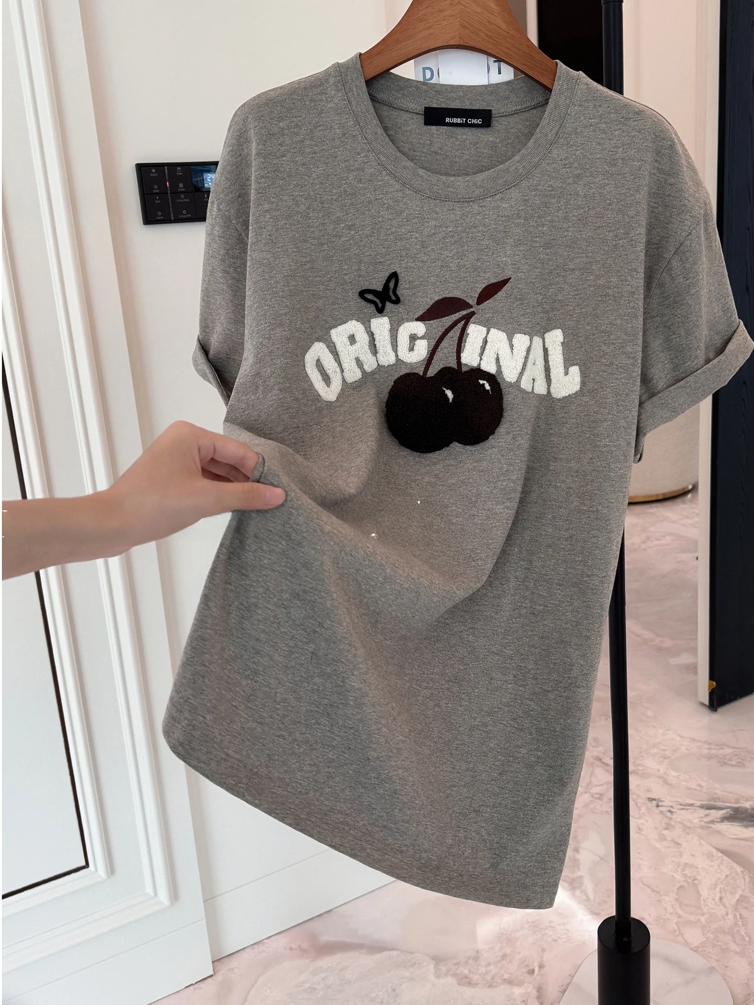 

Rubbit Oversize Повседневная футболка с вышивкой вишни Свободная ор Све Тонкий круглый женский топ Ne Lazy Top Faion