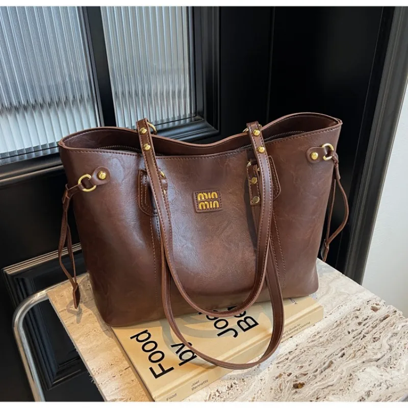 

Fall/Winter Luxury Retro With Zipper Large Capacity Bag for Women 2025 New Fashion Commuting Shoulder Bag High-end Tote Bag