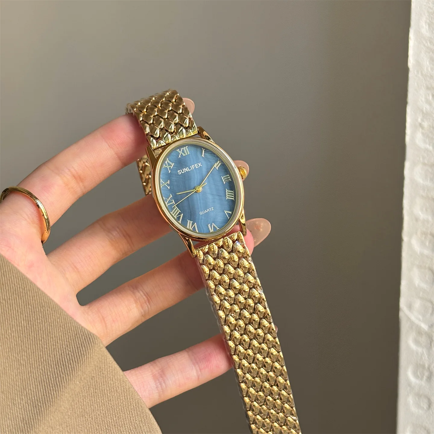 SUNLIFEX Oval Shell Dial Women's Watch Vintage Gold Bracelet Quartz Watch for Women Steel Strap Wristwatches Clock Reloj Mujer