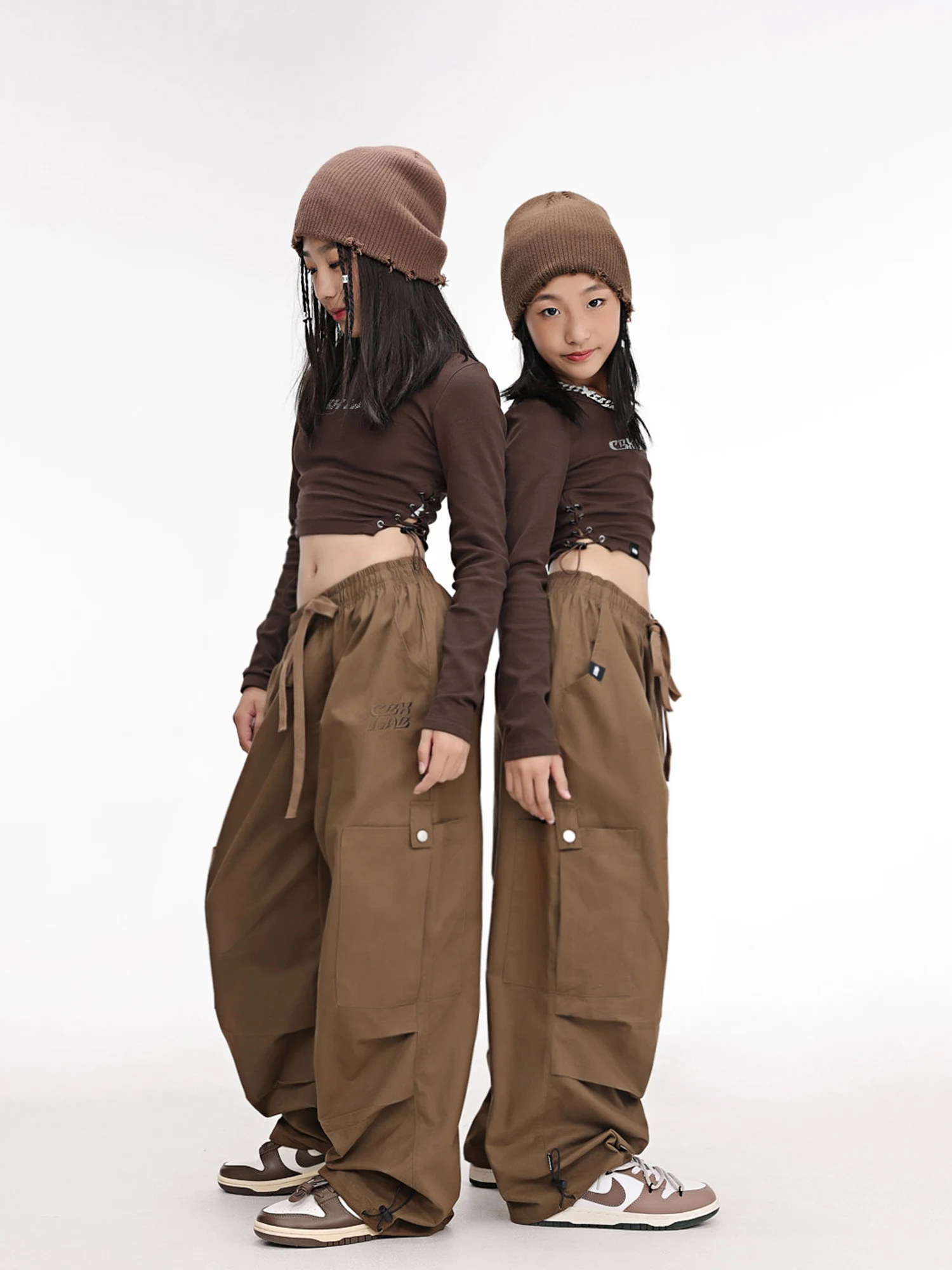 2023 Hip Hop Dance Costumes For Kids Brown Crop Tops Cargo Pants Suit Girls Jazz Dancing Performance Stage Rave Clothes DQS14928