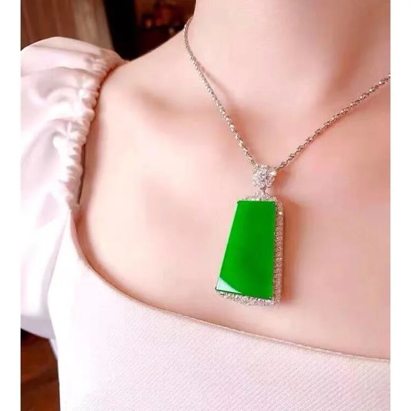 Natural a Pendant Safe Ice-like Sun Green Necklace 18K Gold Inlaid