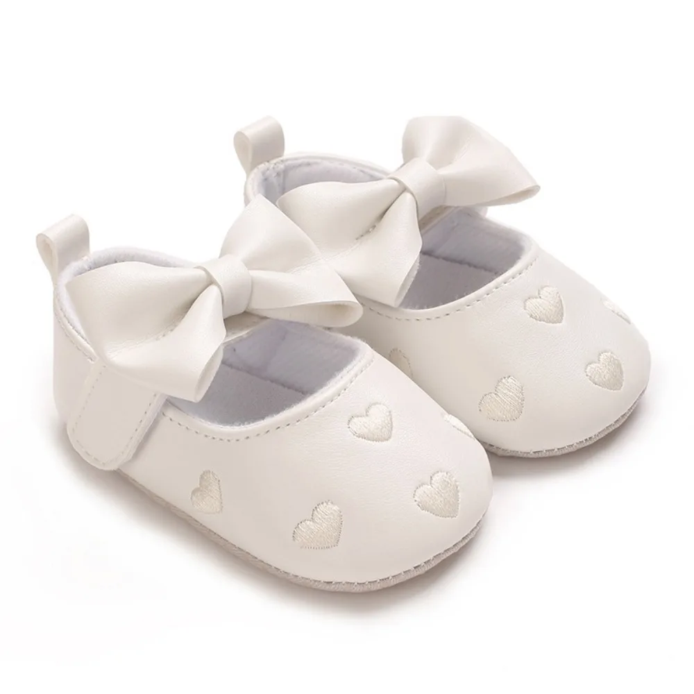 

Non-slip Leather Baby Shoes Love Bow Cute Appearance Toddler Shoes Breathable Soft Material Newborn First Walkers Toddler Girls