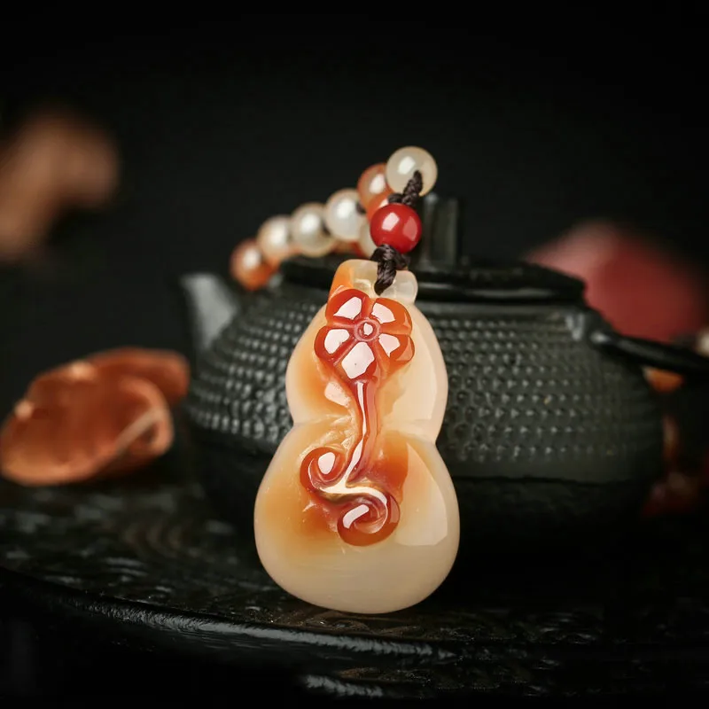 Natural Agate Ice Color Chalcedony Gourd Pendant for Men and Women's Three-dimensional Carved Fulushou Fashion Pendant