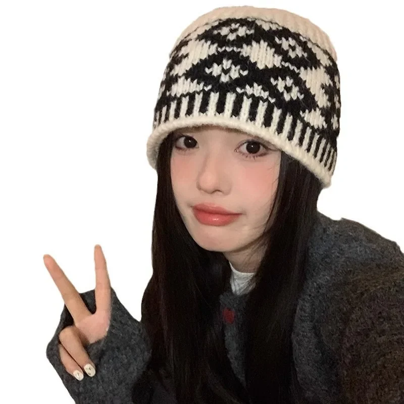 قبعة صوف صياد السمك المحبوكة ذات مربعات كلاسيكية مرصعة بالألماس للخريف والشتاء ملفتة للنظر صغيرة ومتعددة الاستخدامات