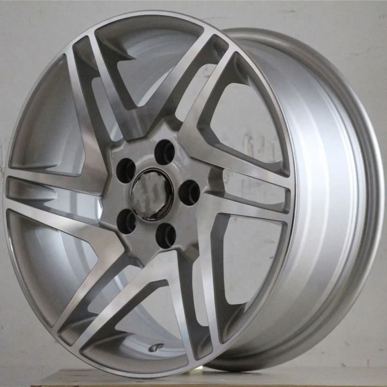 Un para 14 15 pulgadas 4*98 4*100 llantas de aleación para coche de pasajeros para FIAT Alfa Romeo Italia coche negro cara mecanizada plata otra rueda