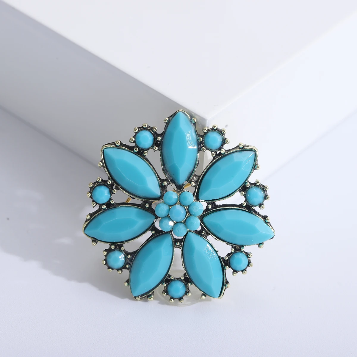 Turquoise Flower Brooch for Women UnisexTibetan Style Turkish Blue Badge Pins Banquet Party Backpack Gifts Jewelry Accessories