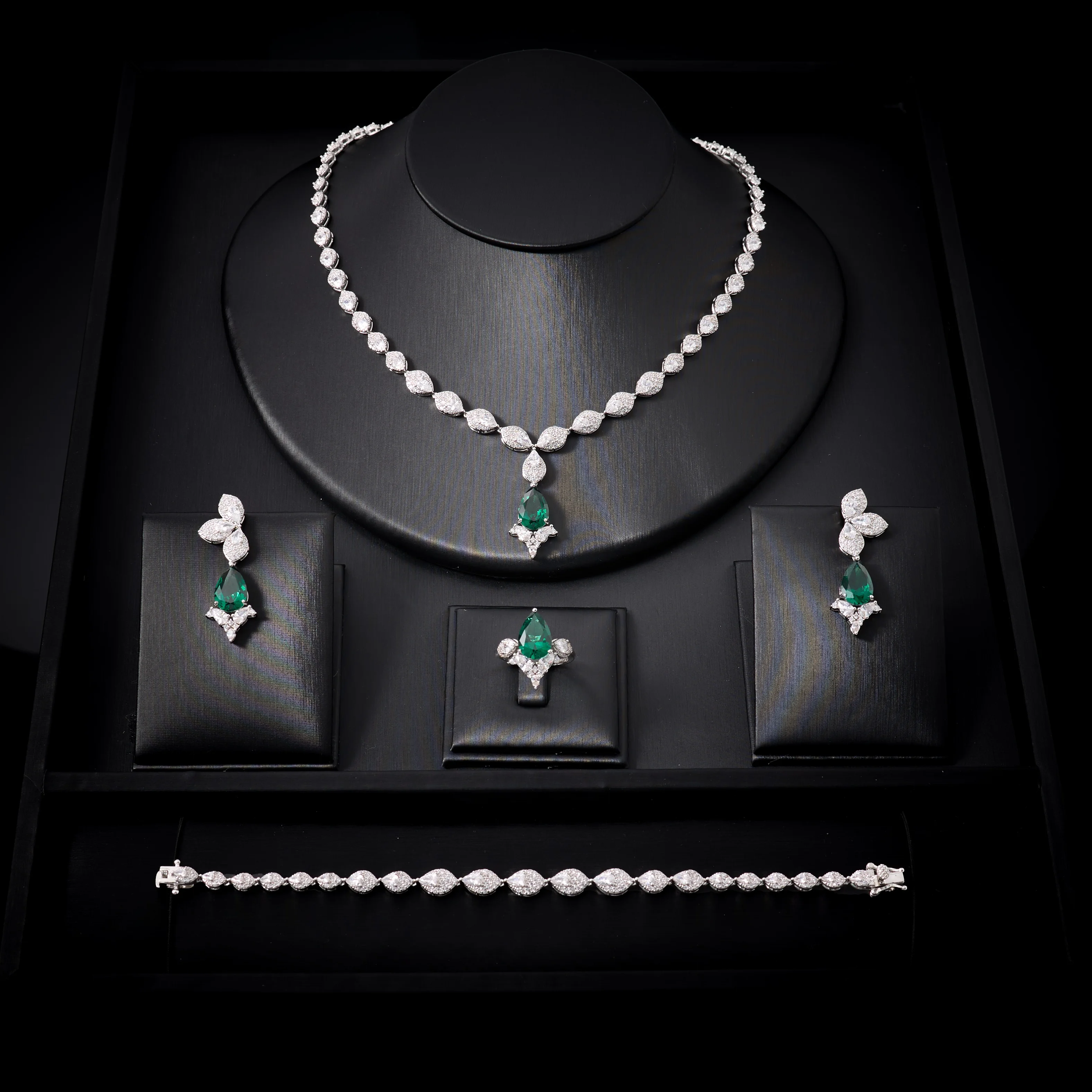 00106 Trendy Pear Cut Created Emerald CZ Jewelry Set 4Pcs Silver Plated Necklace Bracelet Drop Earrings Ring Bridal Wedding Wome