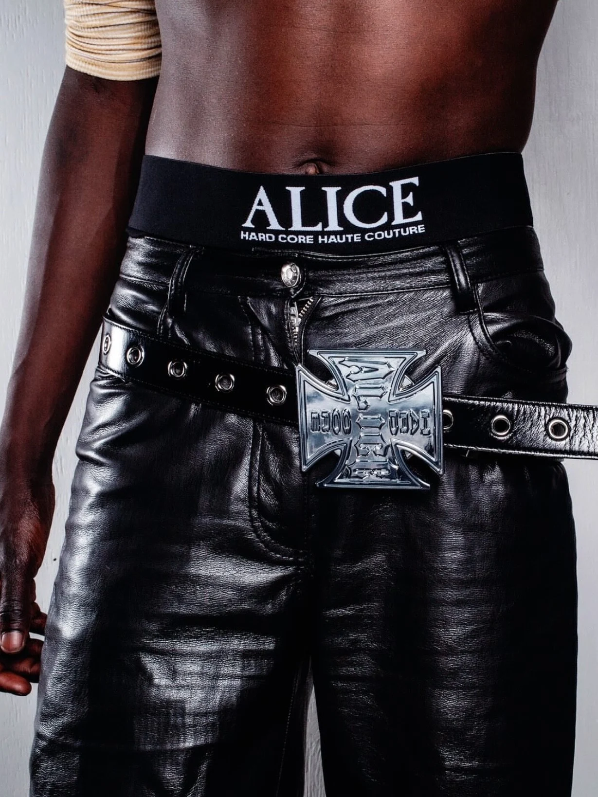Opium Alice Rotating Cross Buckle Multi-Hole Belt Men's Women's Street Style Hip Hop Belt Fashionable Accessory for All