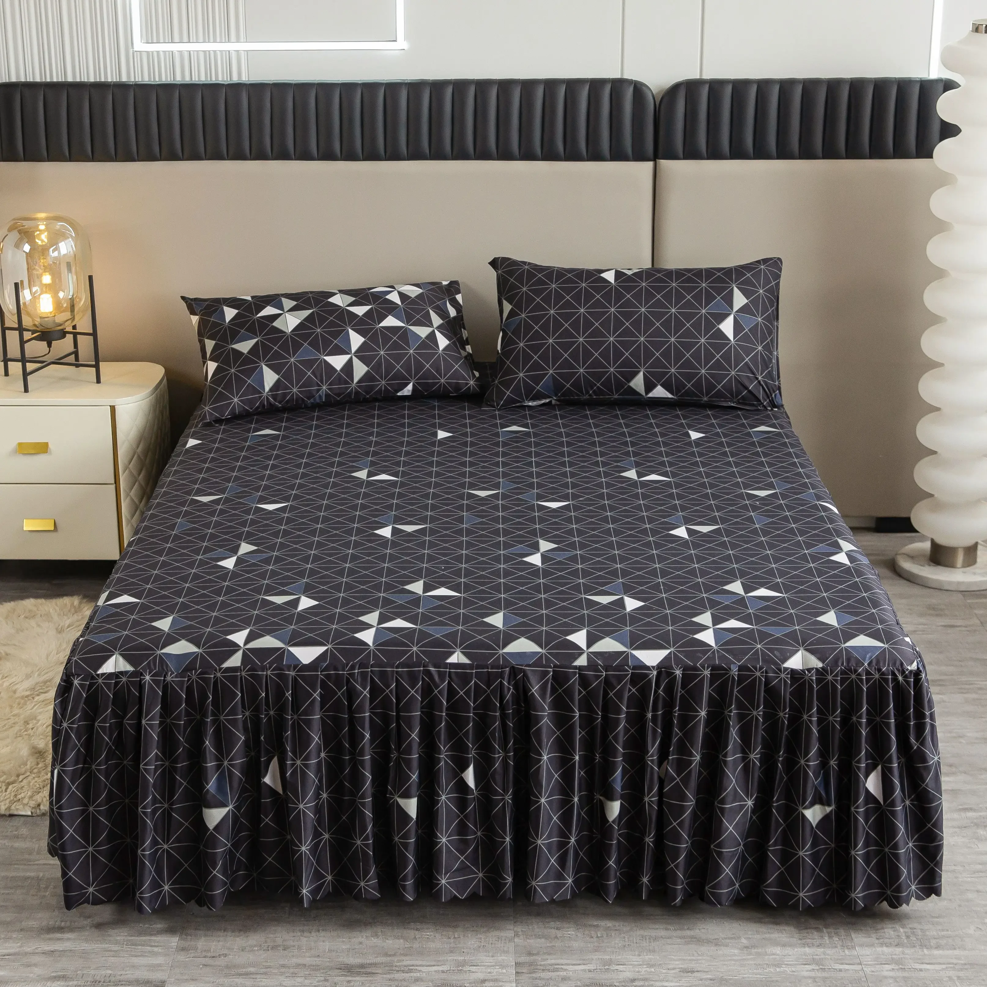 

Triangular Geometric Bed Skirt Set All-Season Mattress Cover Bedspread Soft Breathable Comfortable Bedding Set for Bedroom Decor