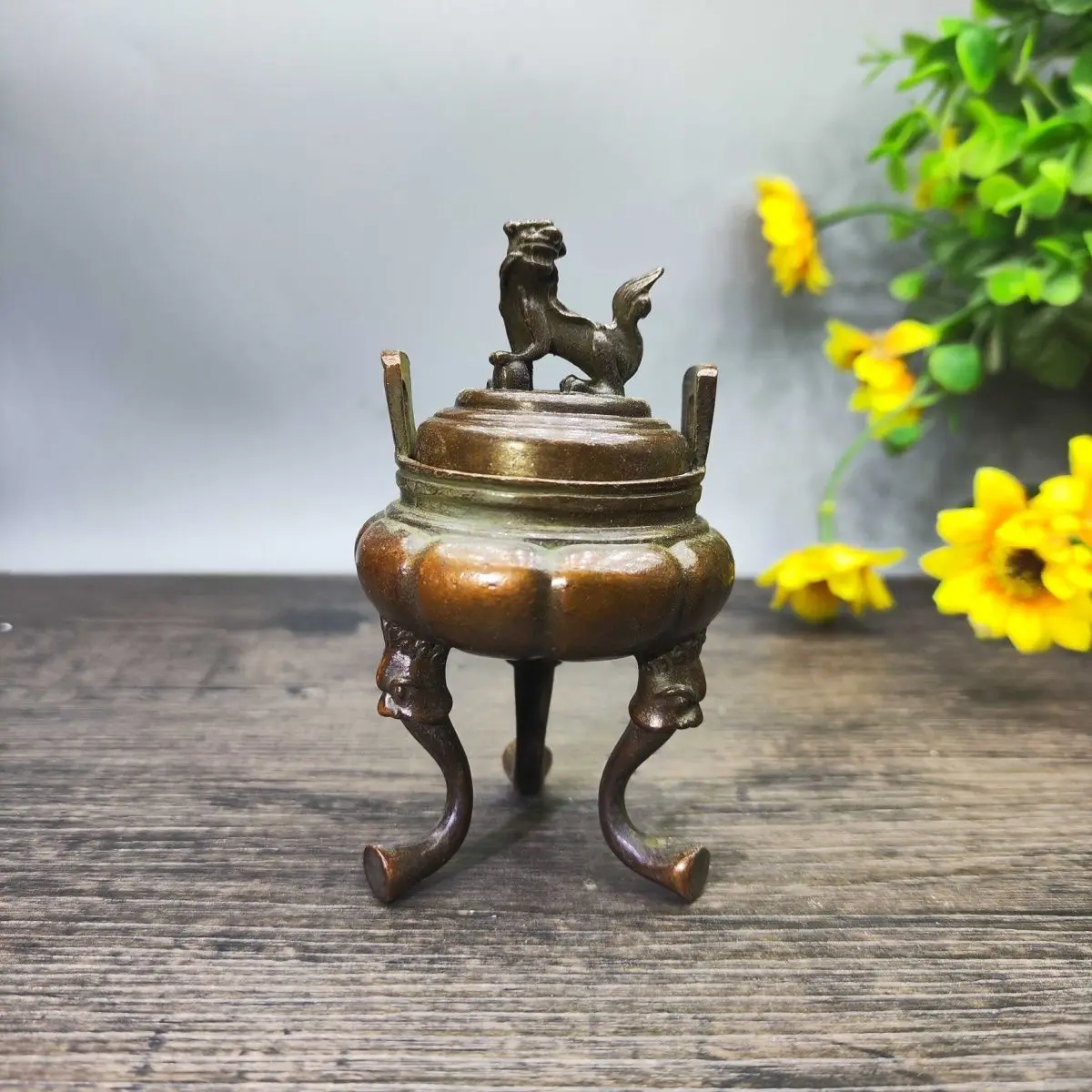 Retro three-legged double-eared pixiu to attract wealth Incense Burner Statue for Tea Home Decor Ornaments