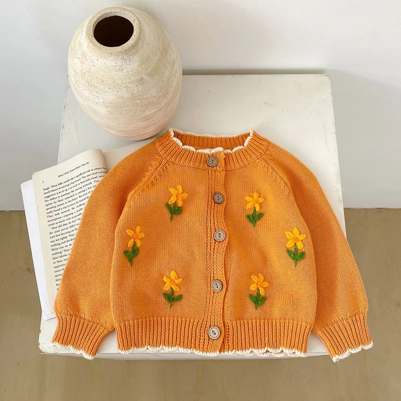 Autumn new baby clothing, 0-3 year old girl baby coat hand embroidered flower knitted sweater cotton yarn long sleeved cardigan