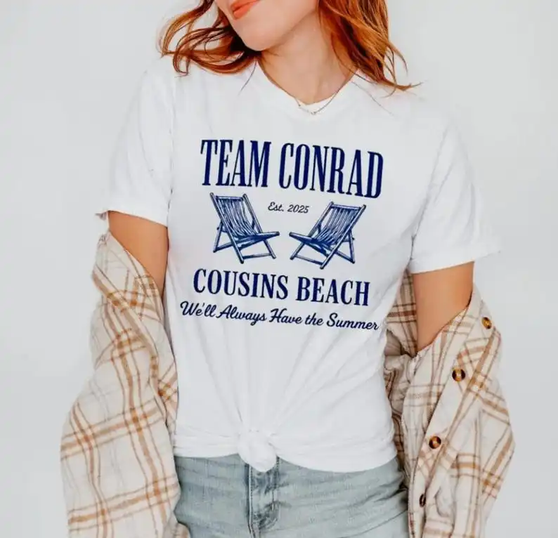 قميص Team Conrad Est 2025 بألوان مريحة كلاسيكية، تي شيرت Conrad Fisher، تي شيرت صيفي للشاطئ من Cousins، الصيف الذي تحولت فيه بشكل جميل