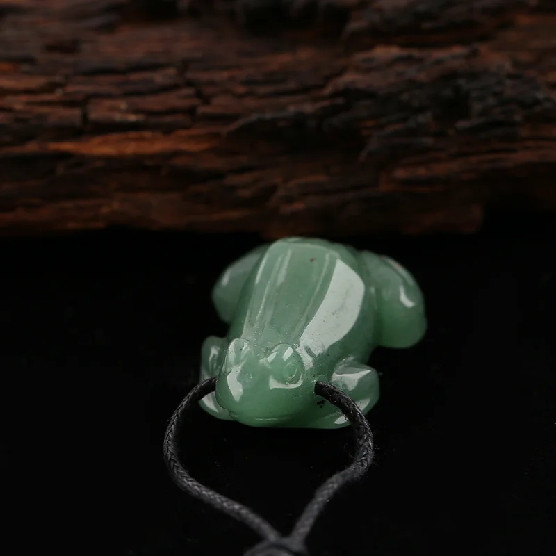 

Natural Stone Jade Frog Pendant Bead,Handcarved Animal Pendant DIY Jewelry Necklace Accessories
