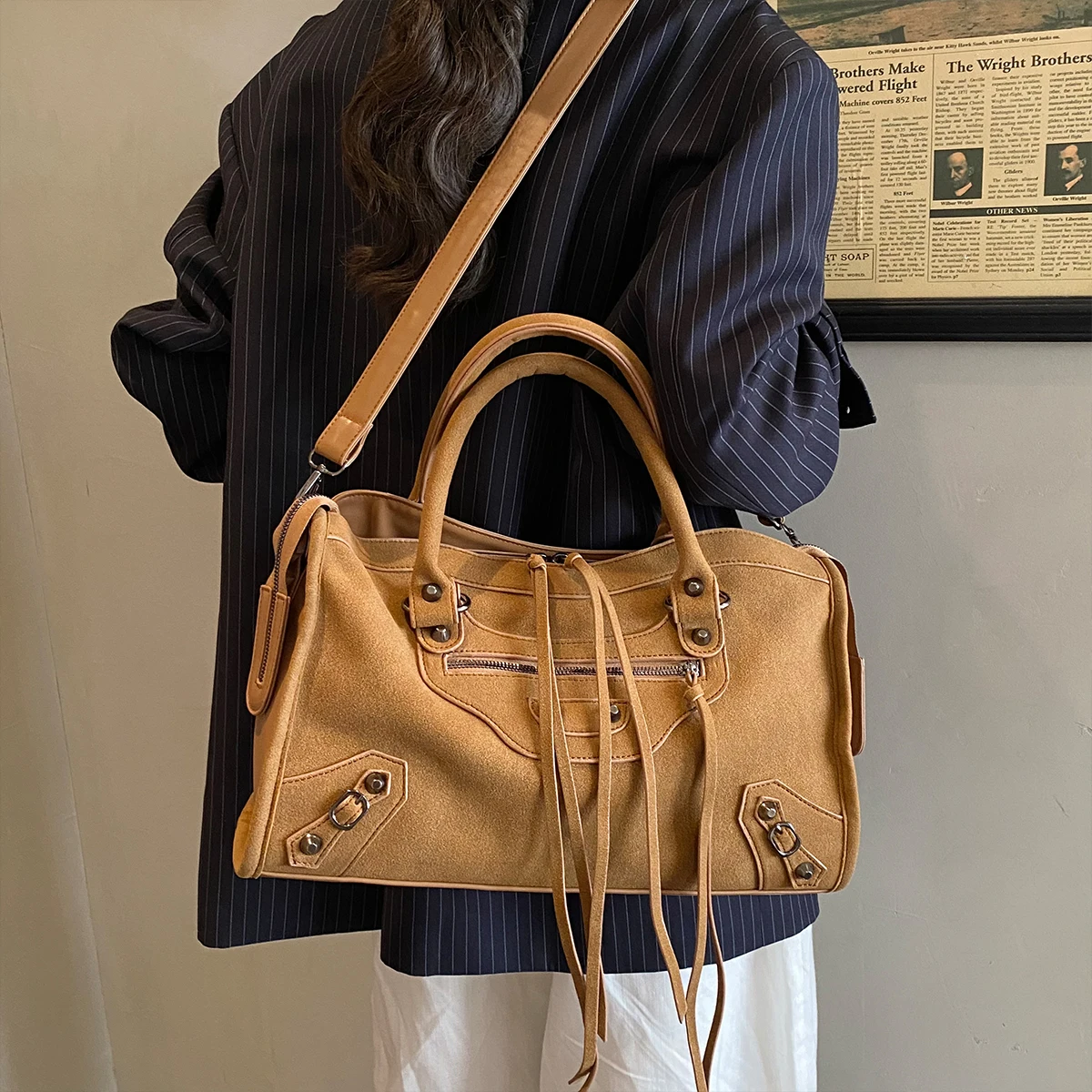 حقيبة كتف نسائية فاخرة مرصعة بحبل مبطن خفيفة الوزن بسعة كبيرة وسحاب وحزام قابل للتعديل ومقابض مزدوجة للسفر والأعمال