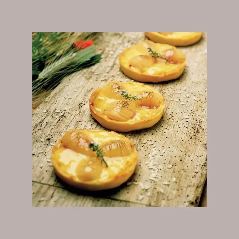 Single serving reusable baking pastry tool, black silicone disc mould, dishwasher washable, can be used for sweets and salts