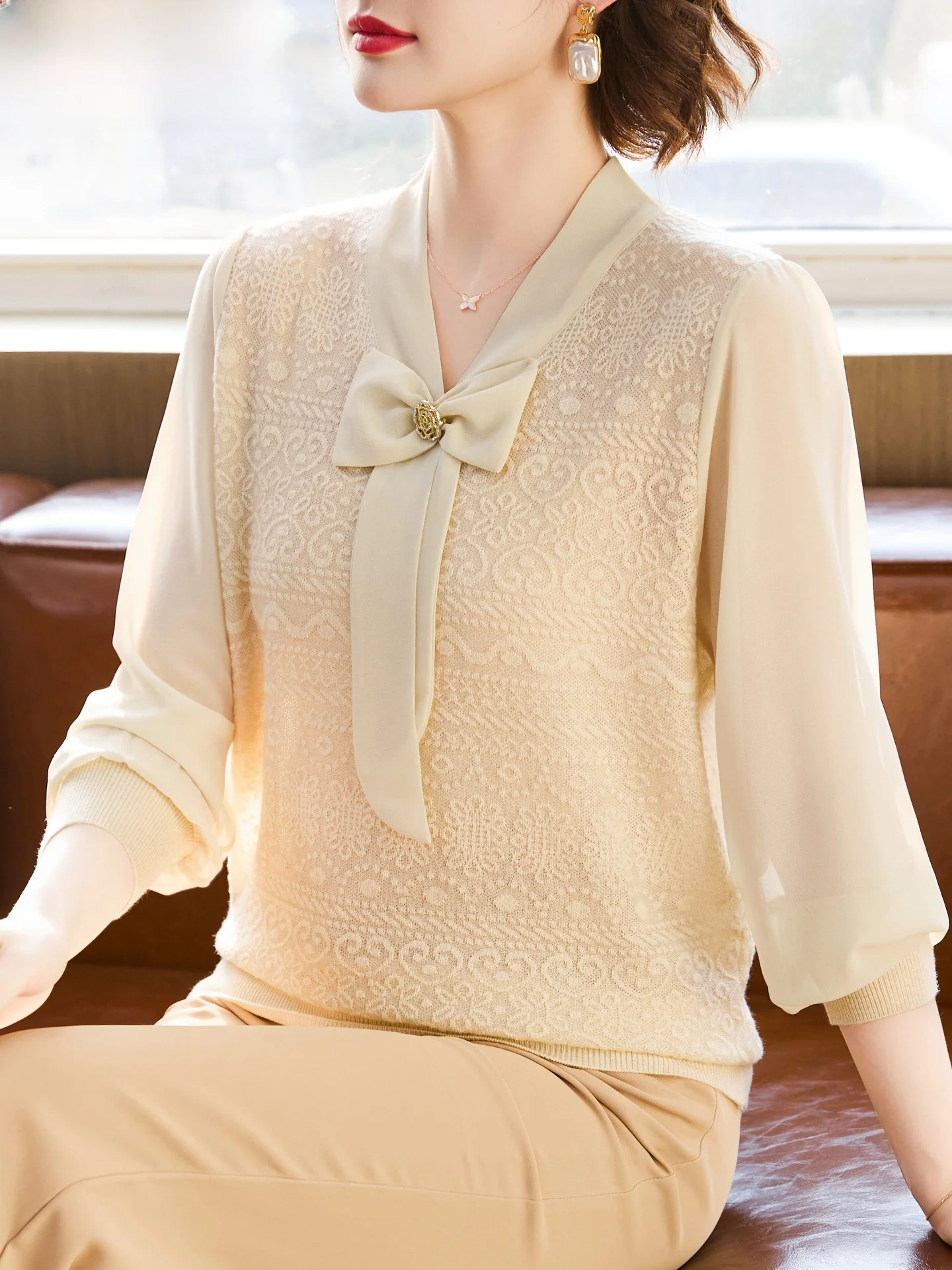 

Spring Knitted Base irt for Middle-Aged Mothers Svel V-Ne Breathable Polyester Fiber Faionable Underwear Top