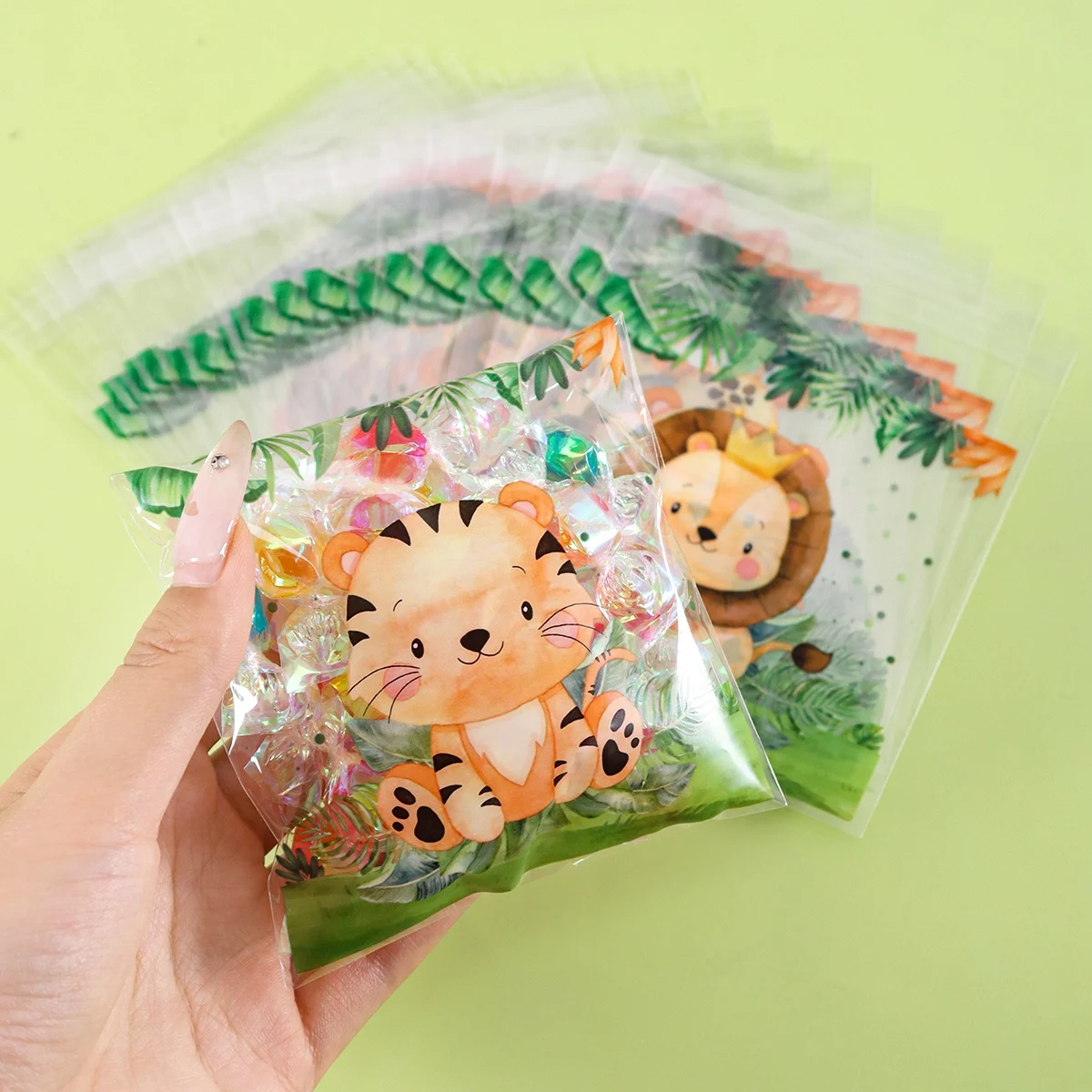 50/100 Stück Safari-Tier Selbstklebende Geschenktüten Löwen-Tiger-Design Cellophan-Süßigkeitentüten für Erste Geburtstagsfeier-Zubehör – Detail 2