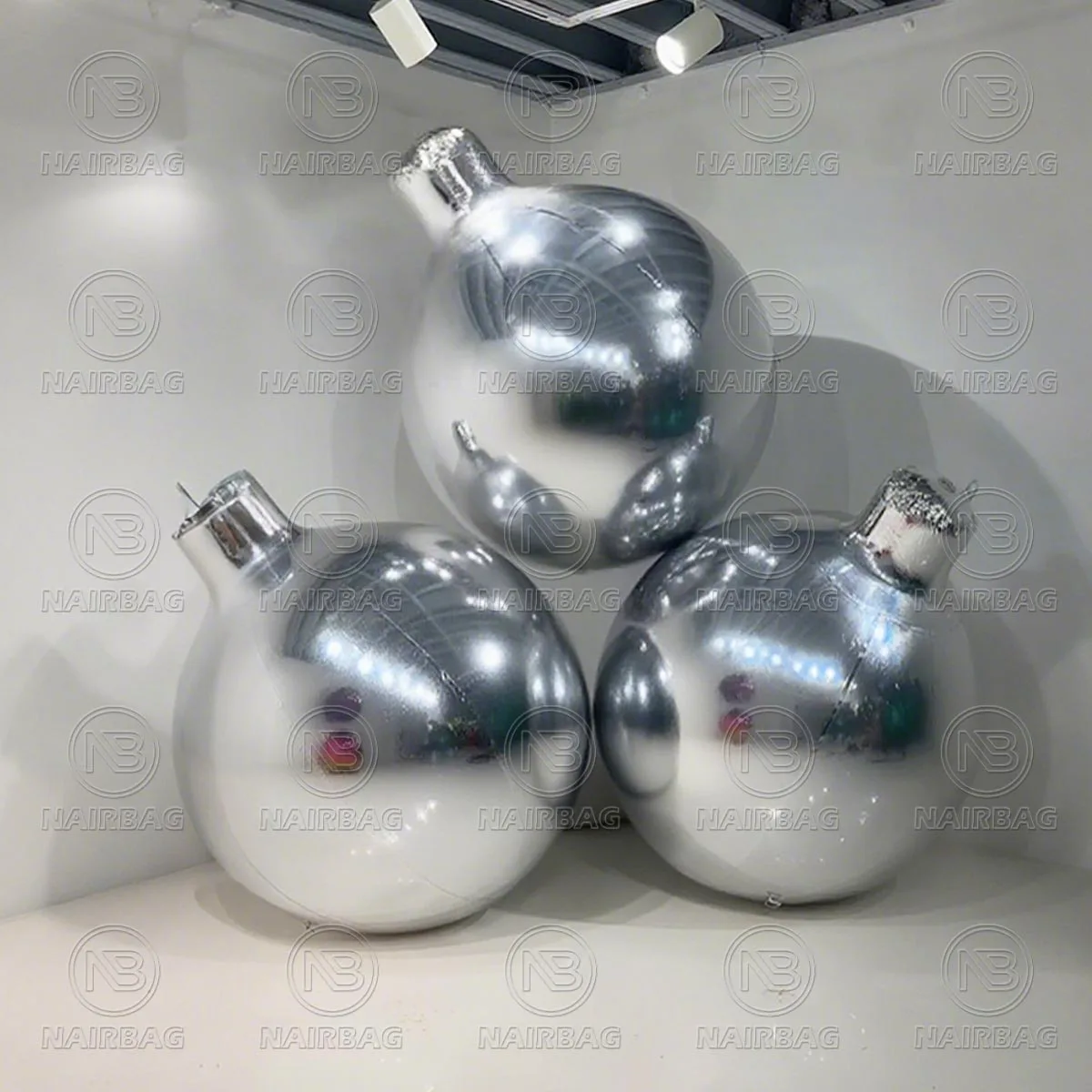 Big Shiny Ball Inflatable Reflective Mirror Balloon Mirror Sphere Outdoor Indoor Disco Inflatable Christmas Ball Bulbs Decor