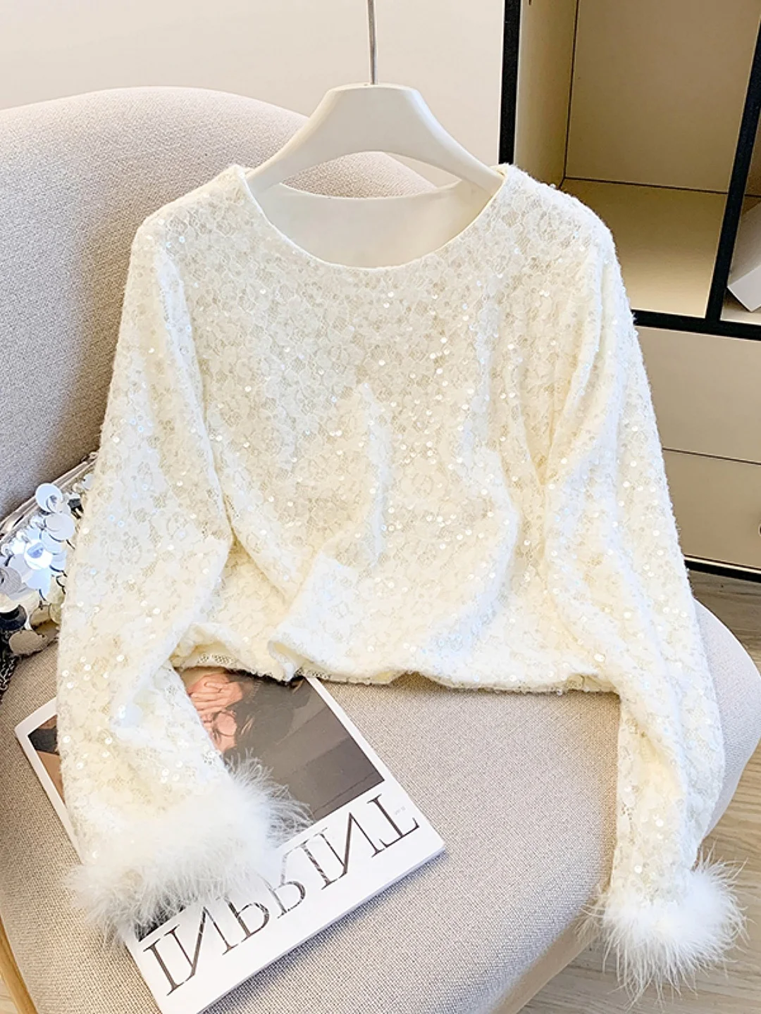 

Elegant Lace Sleeveless Top Women's Autumn Winter New Style Luxury Heavy Bead Slimming Long Sleeve round Neck Polyester Fiber