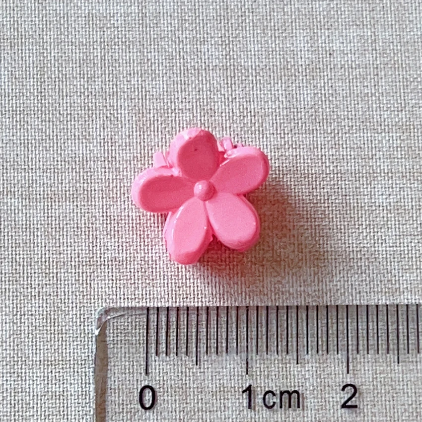 50/100 Stück/Packung Neue Bonbonfarbene Mini-Blumen-Erdbeer-Haarspangen für Mädchen, Kinder, Kleinkinder, Frauen, modische, schmerzfreie Haaraccessoires – Detail 2