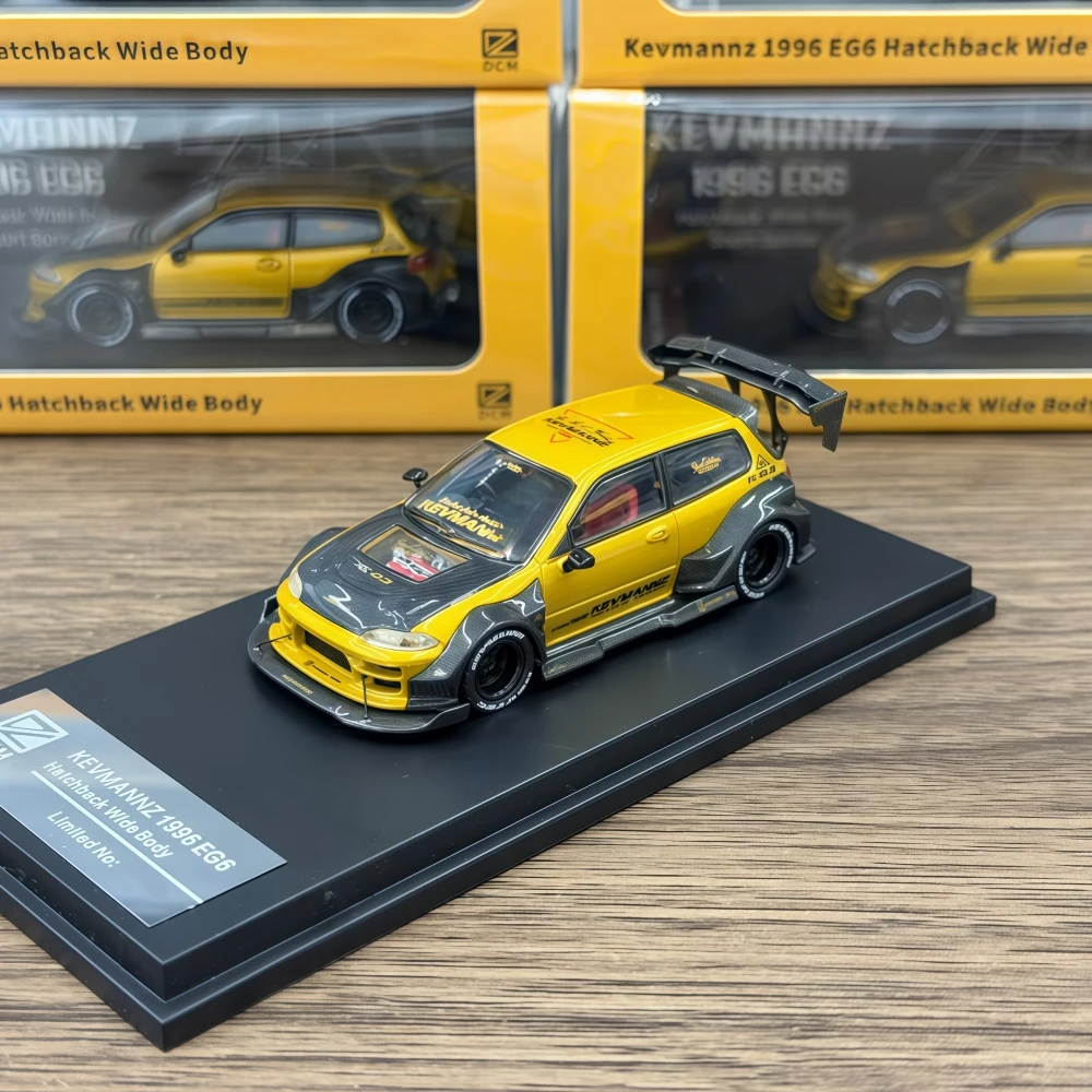 

В наличии: Коллекционная масштабная модель автомобиля DCM 1/64 Kevmannz GT EG Gold Collection (подарочная)