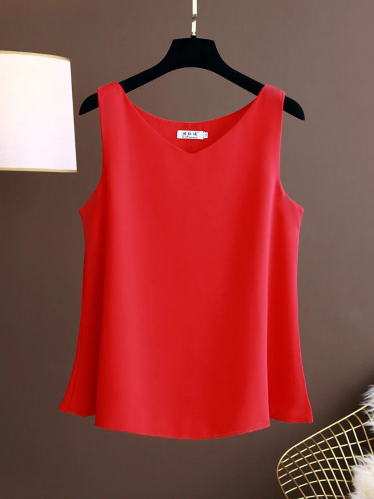 

Новинка лета: Женский шифоновый топ-майка больших размеров с V-образным вырезом, свободного кроя, для повседневной носки