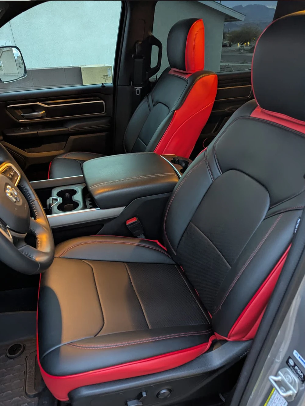 

Для 2004-2025 Dodge RAM 1500 RAM 2500 RAM 3500 RAM 1500 Classic Автомобильные аксессуары на заказ Чехлы на сиденья 5 сидений 3 сиденья Кожа