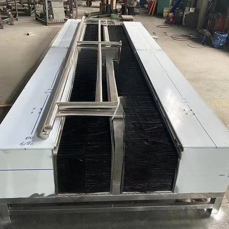 

Small desktop stainless steel automatic spray cleaning single channel shoe brushing machine