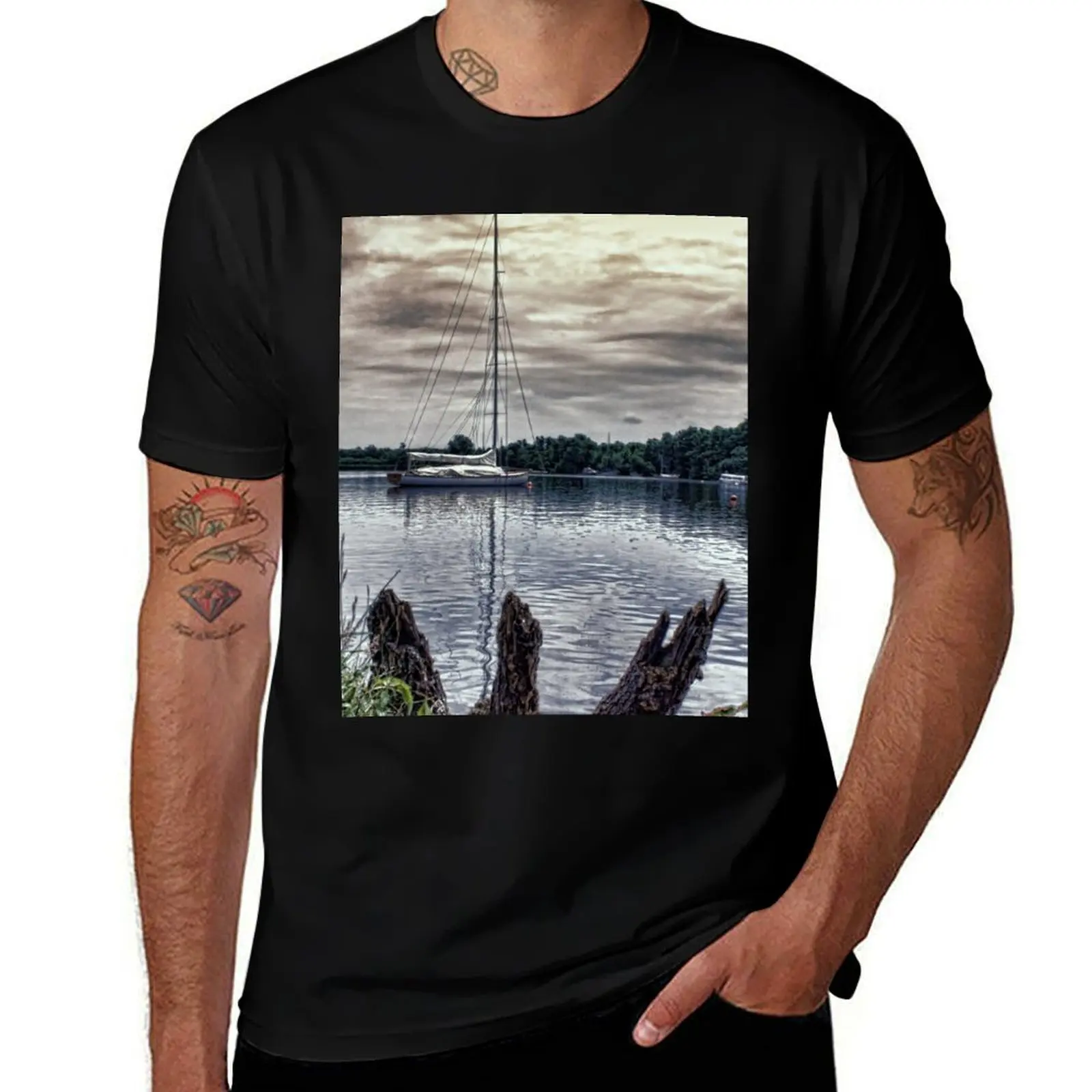 Yacht on Wroxham Broad. T-Shirt Casual Loose Daily Wear T-Shirt