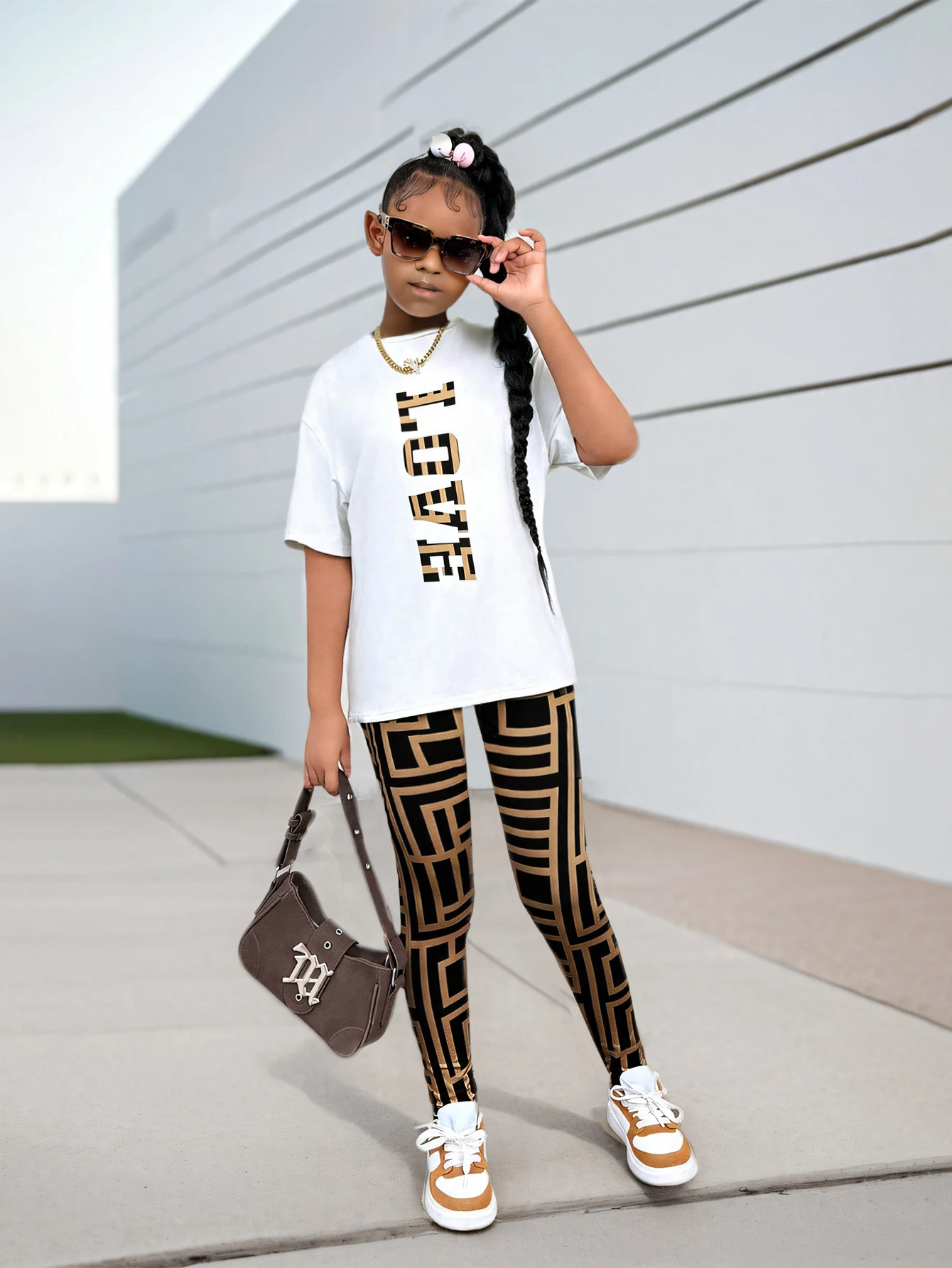 Zweiteiliges LOVE-Print-Outfit für Mädchen, übergroßes T-Shirt und Leggings mit geometrischem Muster, lässiges Streetwear-Set für Kinder – Detail 1