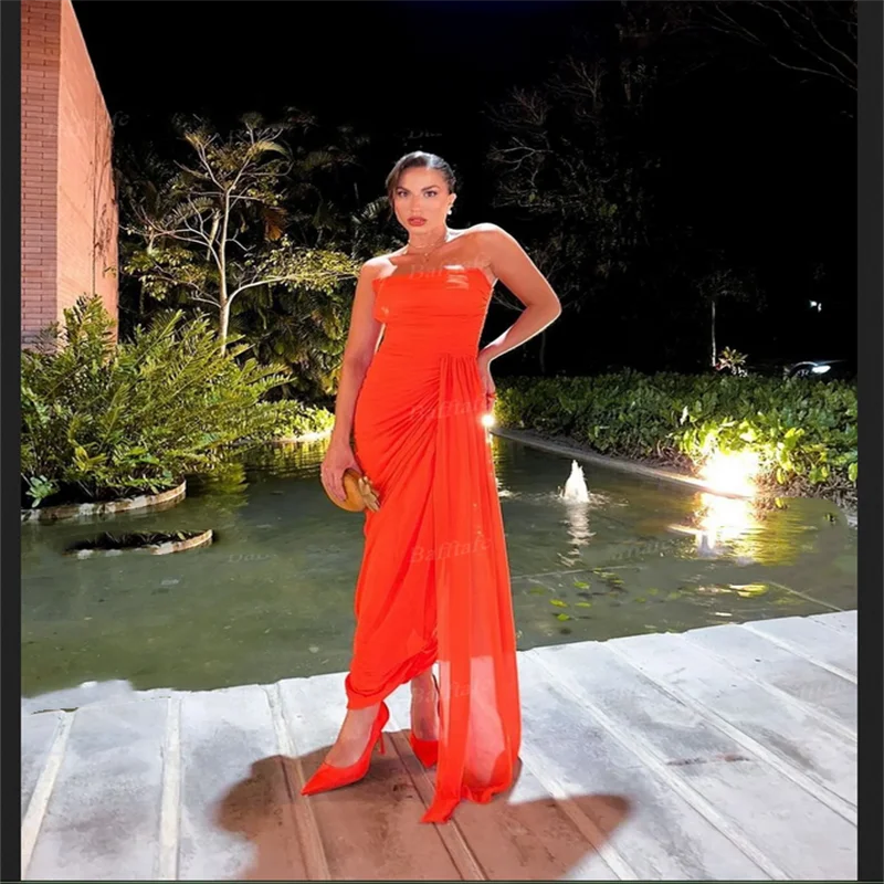 Knöchellange Ballkleider aus orangefarbenem Chiffon, maßgeschneiderte plissierte trägerlose Abendkleider, elegantes Meerjungfrau-Spezialformales Partykleid