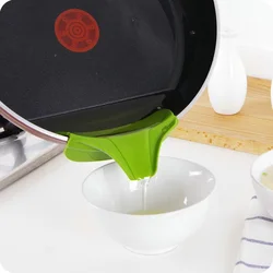 Creative Anti-spill Silicone Slip on Pour Soup Spout Funnel for Pots Pans And Bowls and Jars Kitchen Gadget Tool YY099
