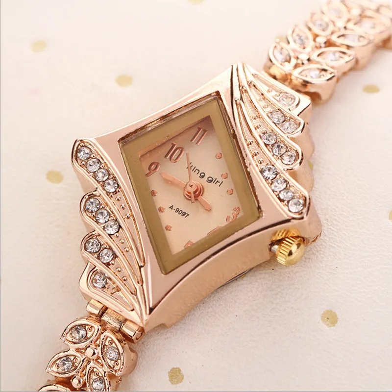 Montre de luxe en alliage de Quartz pour femmes, Bracelet en losange, cristal, nouvelle mode