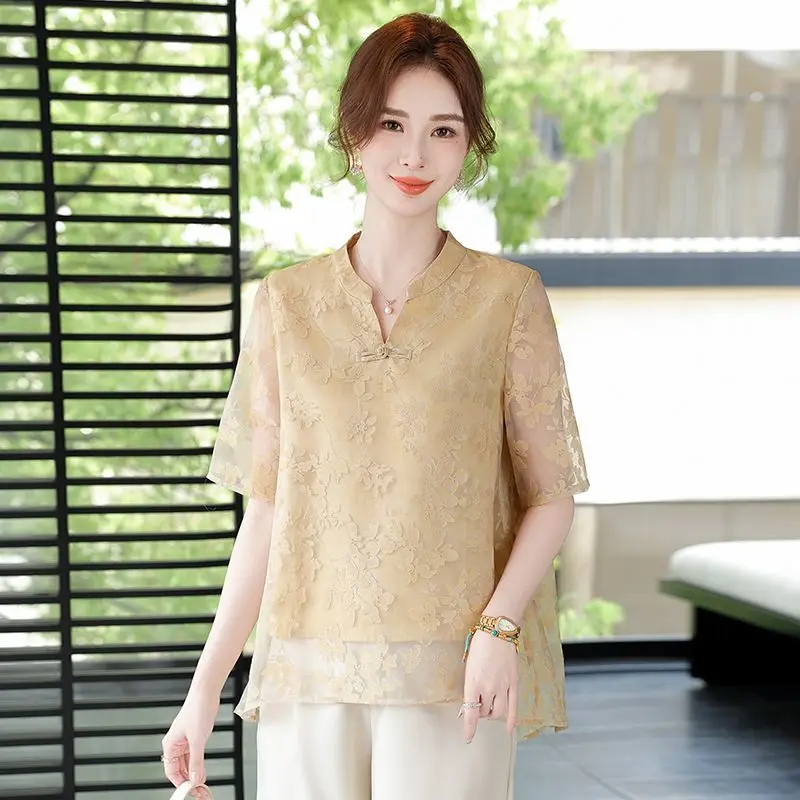 

Женская футболка с цветочной вышивкой и V-образным вырезом, свободного кроя, больших размеров, повседневный летний топ