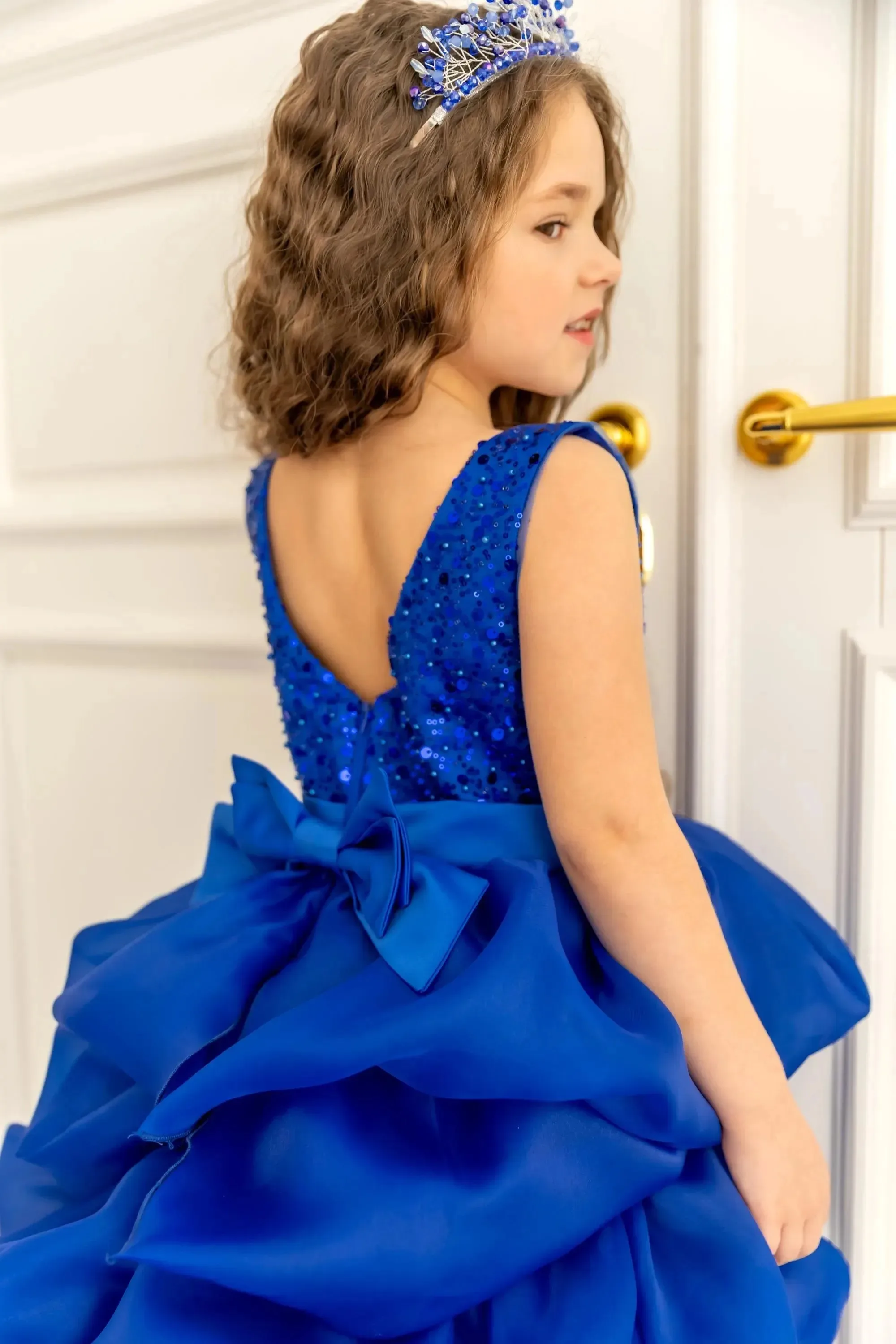 Maßgefertigtes Großhandels-Blumenmädchenkleid, Neues Langarm-Kleid aus mattem Satin, A-Linie mit Schleppe, Abendkleid für Erstkommunion, Hochzeit, Party, Prinzessinnenkleid – Detail 3