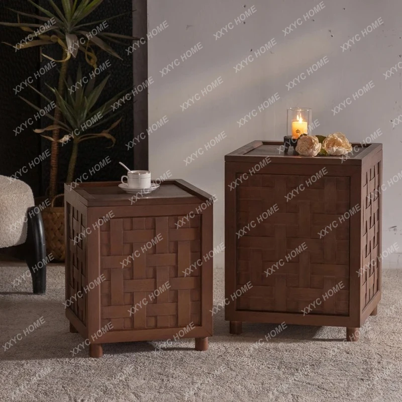 

Lfew retro small square tables on the side of the wabi-sandy wind solid wood sofa, and a few small household storage corners.