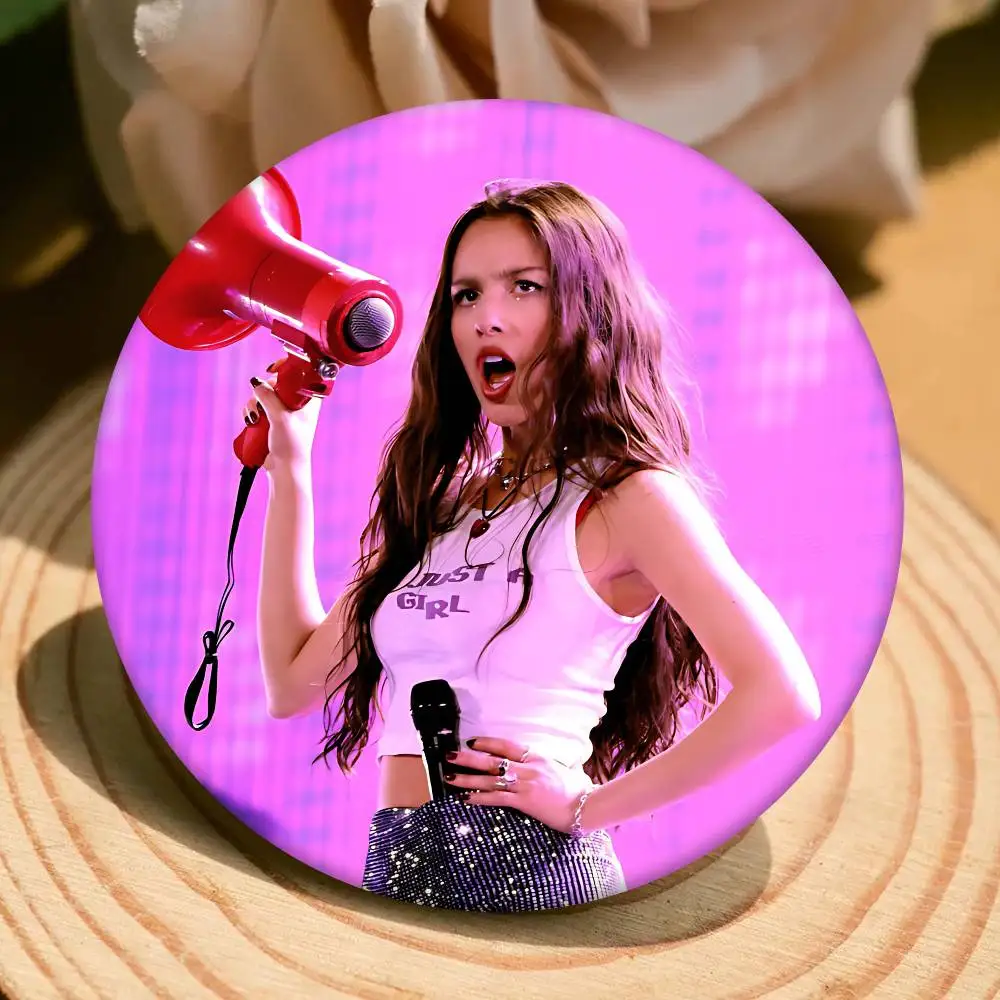 أوليفيا رودريجو شارات 32/44/58 مللي متر دبابيس كرتونية مستديرة دبابيس يدوية لحقيبة الظهر مجوهرات اكسسوارات هدايا شارة إبداعية