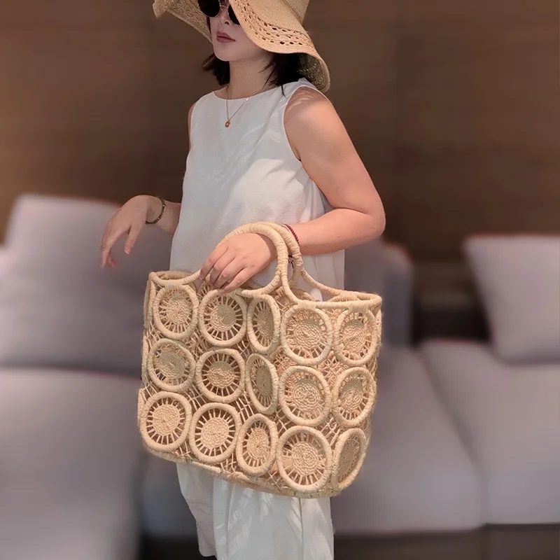 

Luxury Hanrted Large Capaci Hollow out round Ring Handbag Faionable Heavy Work Lfey St Bag Floral Patterned