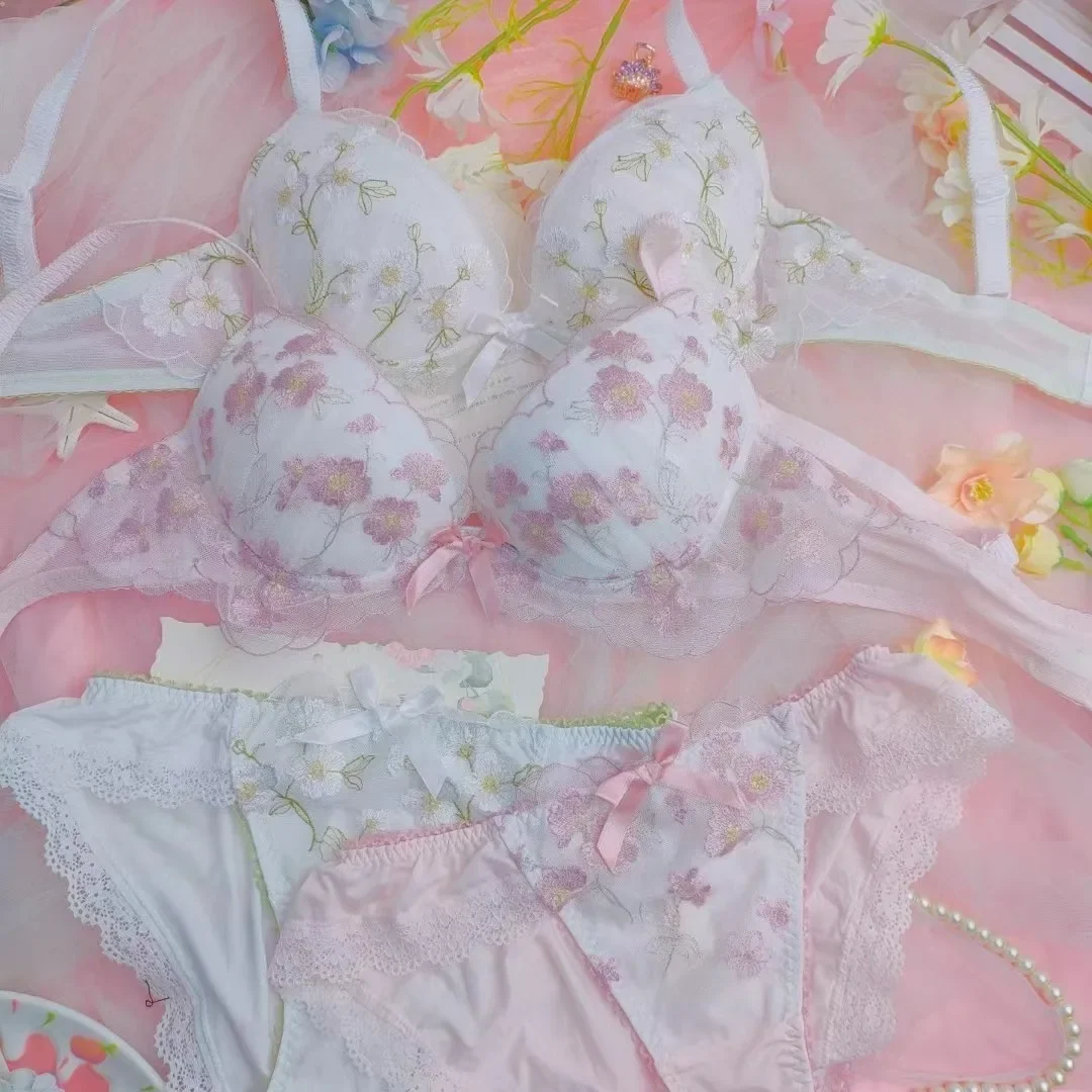 Home Set di reggiseno con anello in acciaio grande con cuore di pollo basso ricamato dolce giapponese per ragazze, comodo set di biancheria intima con chiusura laterale