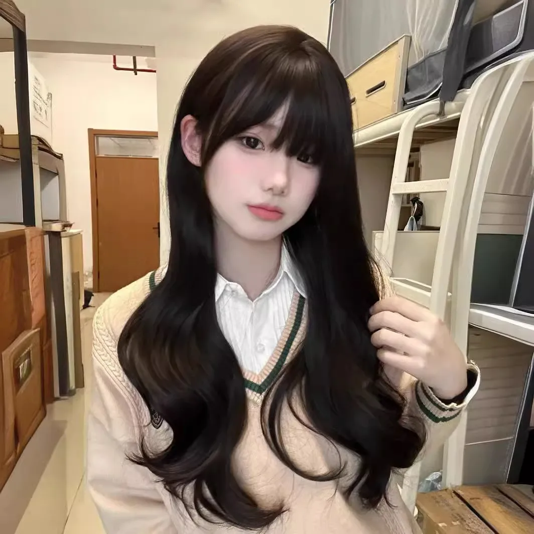 Daily Wear Suitable For Round Faces Featuring Long Wavy Hair With Big Curls A Korean Style And Air Bangs With Water Ripple-like