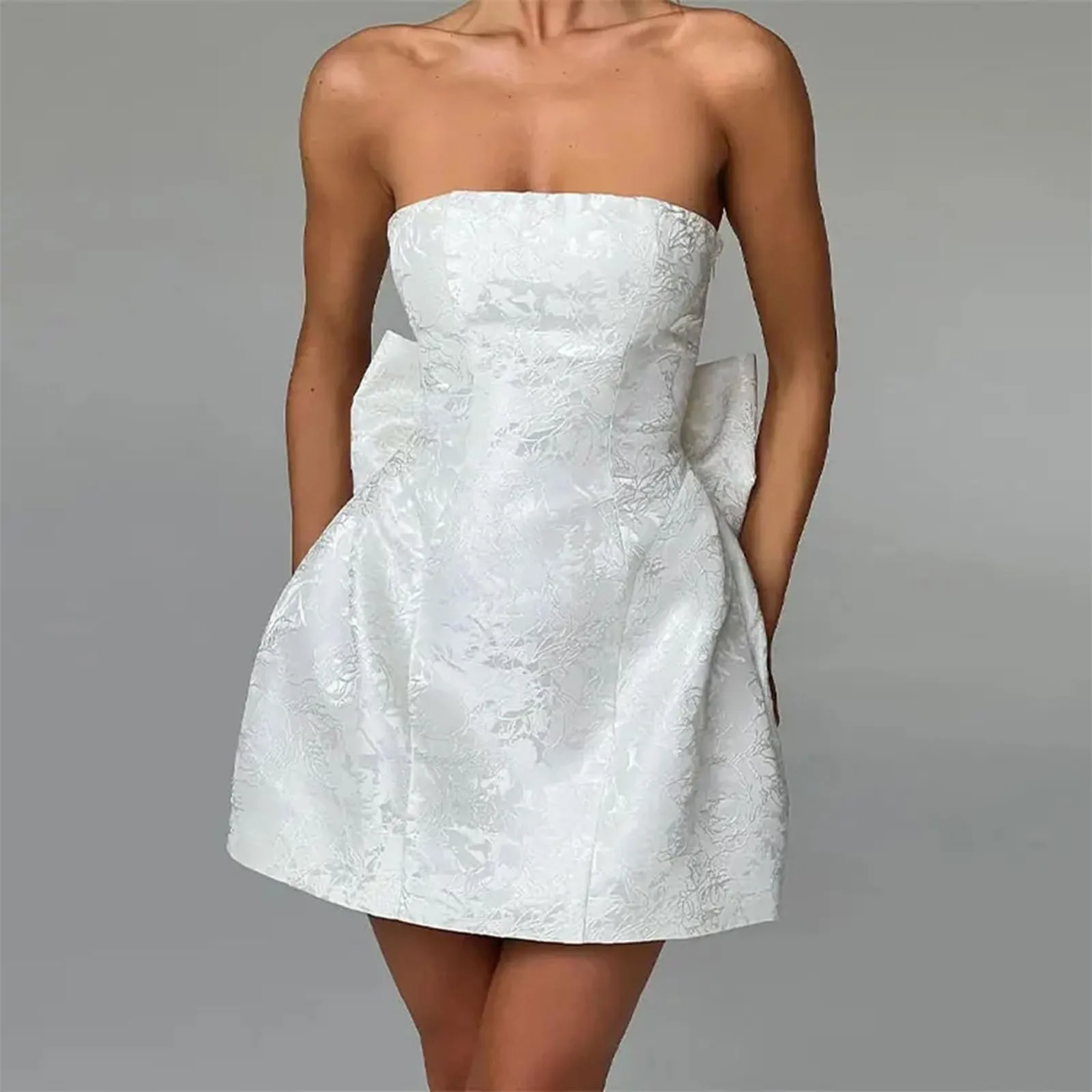 

Ladies' Exquisite Beautiful Sweet Sleeveless Solid Color Embroidered Mini Dress Sexy Backless Dress For Party With Big Bowknot