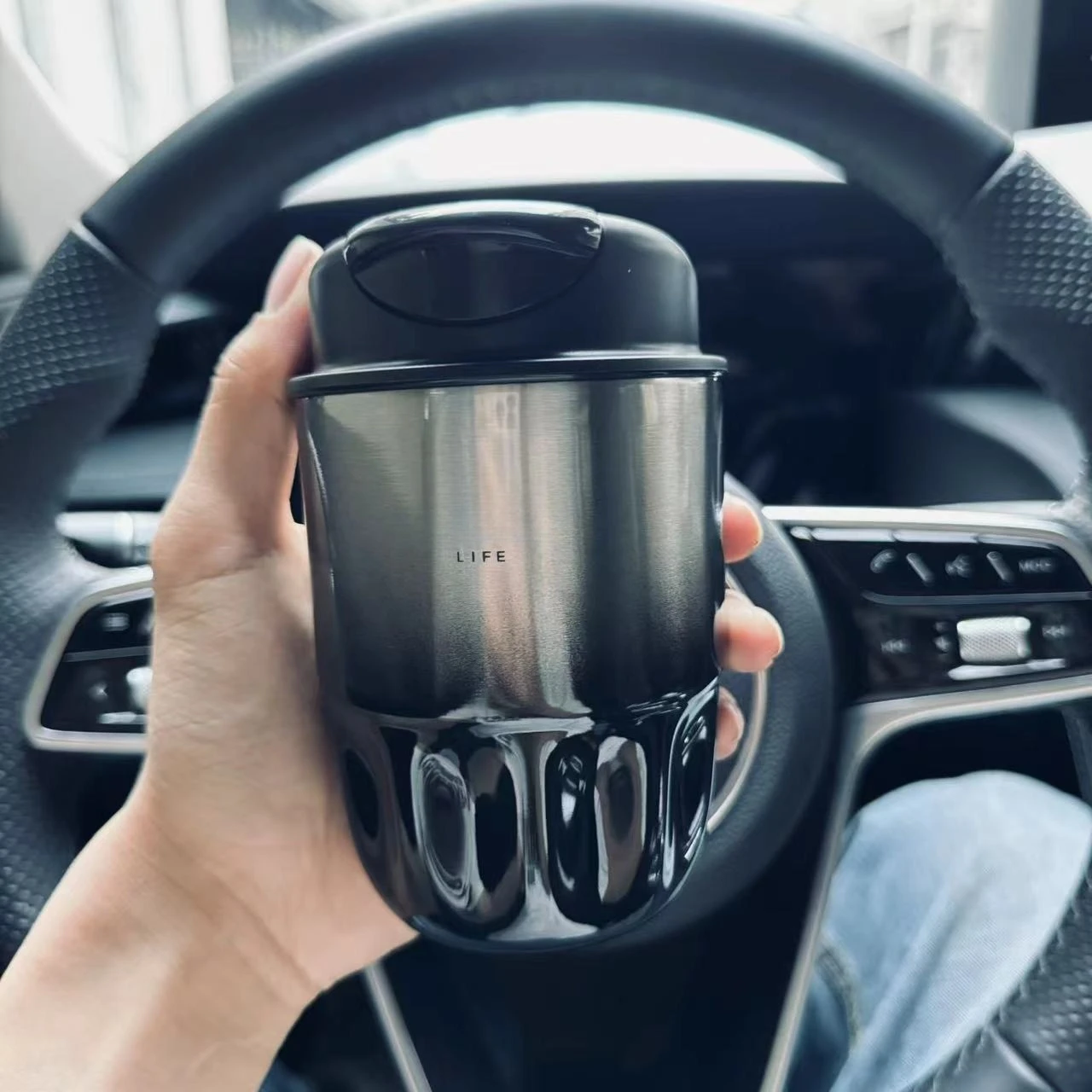 

Suitable for Tesla black metal gradual change coffee cup thermal insulation cold simple portable water cup
