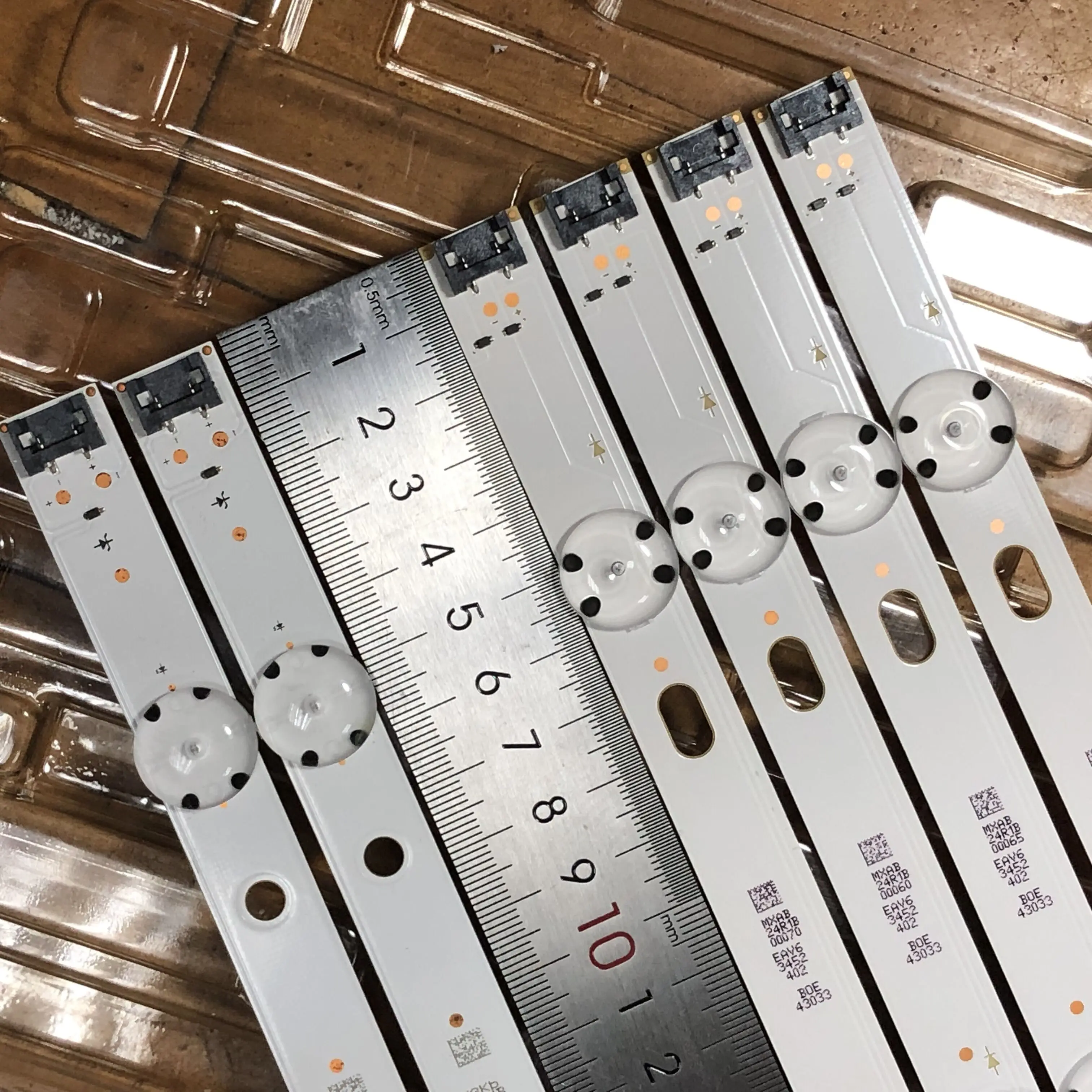 8LEDs 850mm LED backlight strip para LG 43LH604V 43LH60 _ FHD_A Tipo UF64 _ UHD _ A 43UH610V 43UF640 43UH610A 43LH5700 NOVO