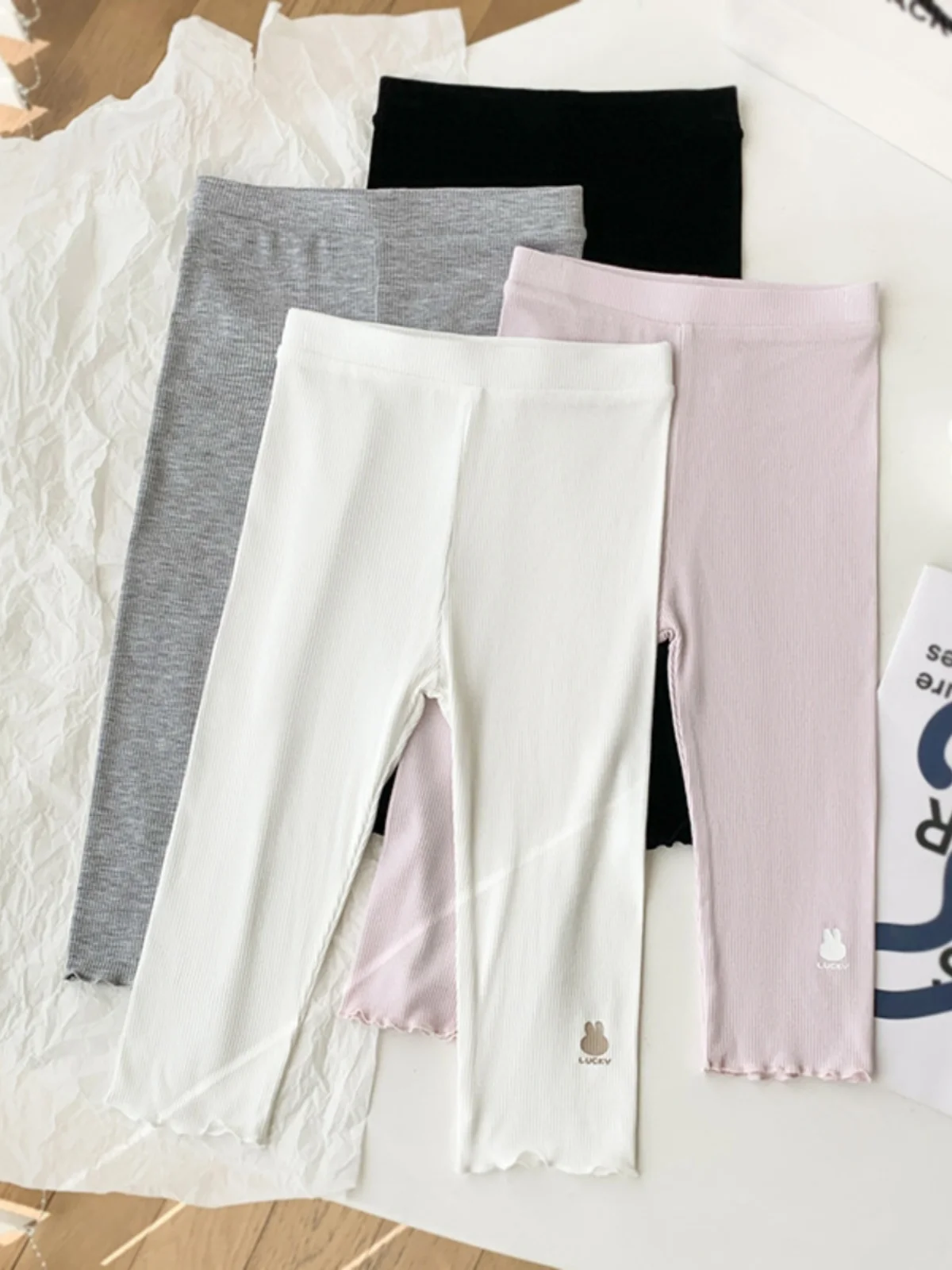 女の子用サマーシンカートゥーン柄ベースレイヤーパンツ2024新作モダールカジュアルパンツサマーファッション七分丈パンツ万能ボトムス