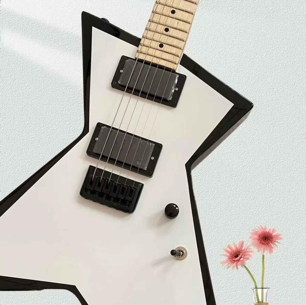 

Rare white and yellow Explorer electric guitar vibrato bridge, Chinese electromyography pickup, black hardware