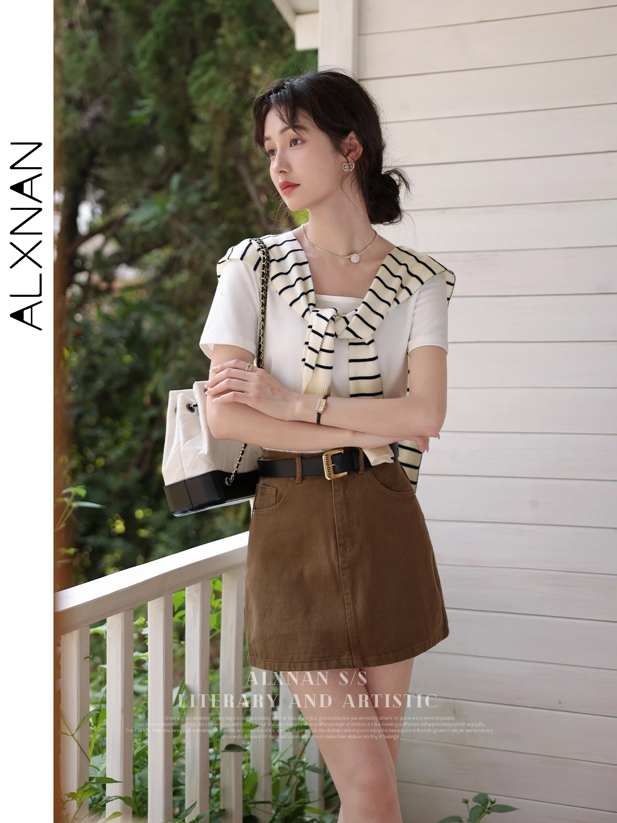 Alxnan feminino simples manga curta camiseta 2024 francês lado shirring gola quadrada fino ajuste verão topos mulher camiseta lxn29361